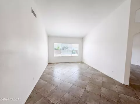 Living - 9946 E Paseo De La Masada, Tucson, AZ 85747 photo 3 of 4