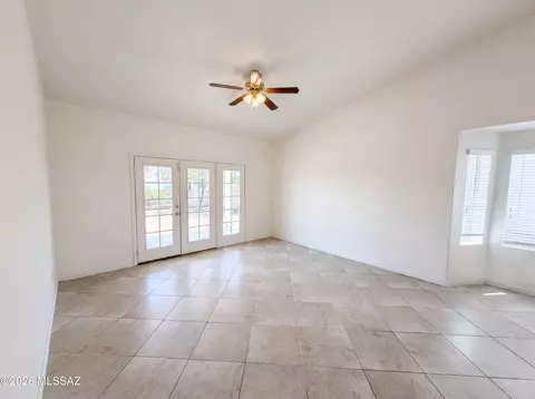 Living - 9946 E Paseo De La Masada, Tucson, AZ 85747 photo 1 of 4