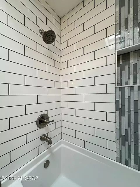 Bath - 8180 E Rawhide Trl, Tucson, AZ 85750 photo 6 of 9