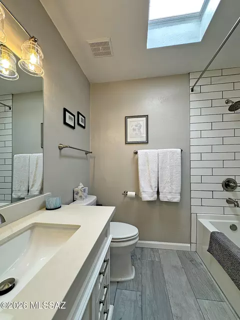 Bath - 8180 E Rawhide Trl, Tucson, AZ 85750 photo 5 of 9