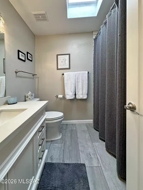 Bath - 8180 E Rawhide Trl, Tucson, AZ 85750 photo 7 of 9