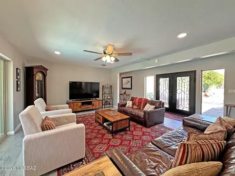 Living - 8180 E Rawhide Trl, Tucson, AZ 85750 photo 2 of 6