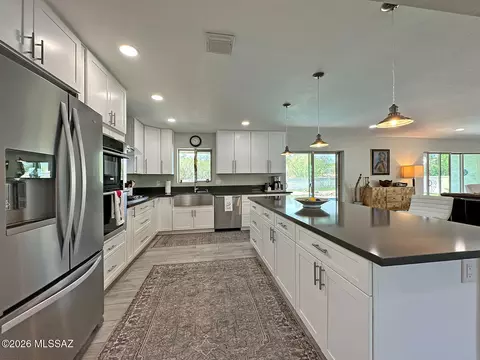 Kitchen - 8180 E Rawhide Trl, Tucson, AZ 85750 photo 2 of 5