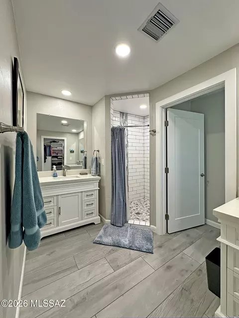 Bath - 8180 E Rawhide Trl, Tucson, AZ 85750 photo 8 of 9