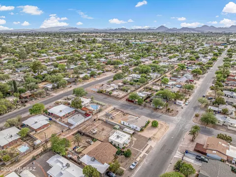 View/Area - 4208 E 1st St, Tucson, AZ 85711 photo 5 of 7