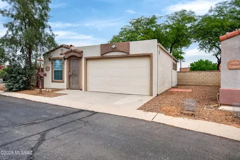 1319 W Vuelta Las Campanas, Sahuarita, AZ 85629