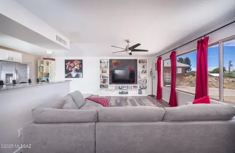 370 E Silverwood Ln, Benson, AZ 85602