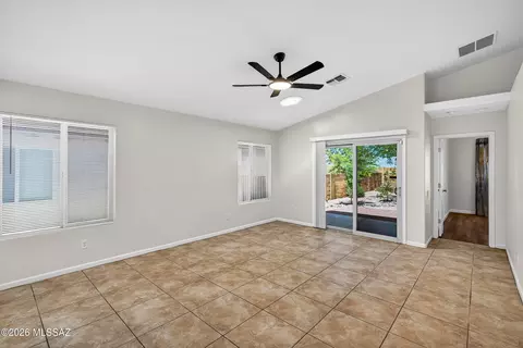 Living - 9685 E Belasco Loop, Tucson, AZ 85748 photo 2 of 4