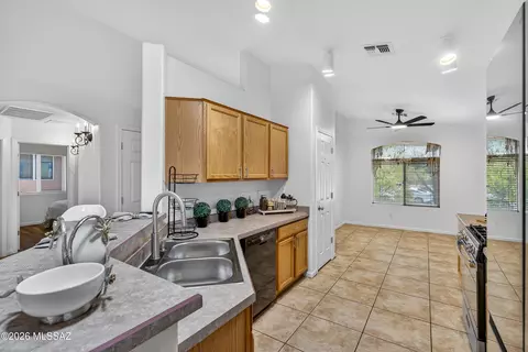 Kitchen - 9685 E Belasco Loop, Tucson, AZ 85748 photo 1 of 4