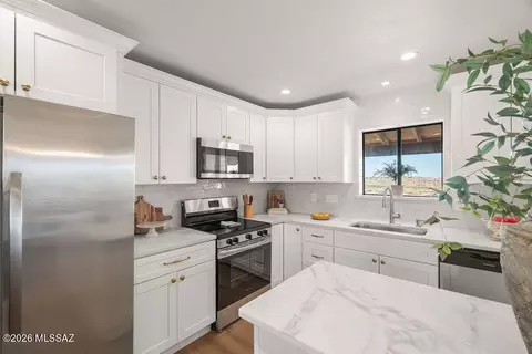 Kitchen - 13400 E Buffalo Dance Trl, Vail, AZ 85641 photo 2 of 3