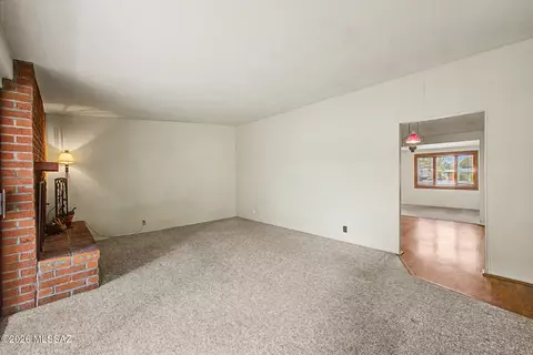 Living - 7118 Eli Pl, Tucson, AZ 85710 photo 4 of 9