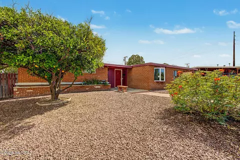 Exterior - 7118 Eli Pl, Tucson, AZ 85710 photo 7 of 12