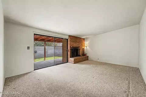 Living - 7118 Eli Pl, Tucson, AZ 85710 photo 2 of 9