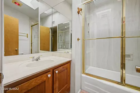 Bath - 7118 Eli Pl, Tucson, AZ 85710 photo 2 of 3