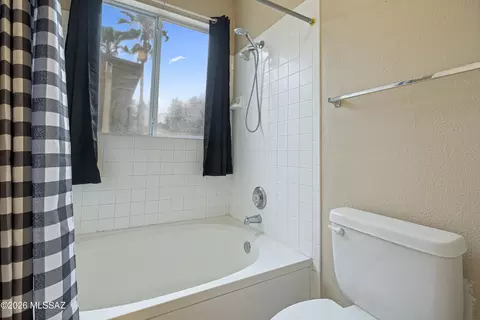 Bath - 8976 E Orchid Vine Dr, Tucson, AZ 85747 photo 3 of 4