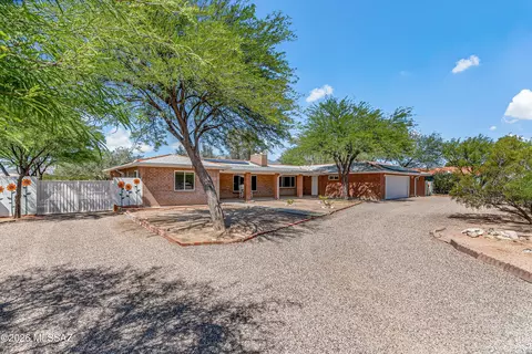 Exterior - 2107 E Lind Rd, Tucson, AZ 85719 photo 3 of 8