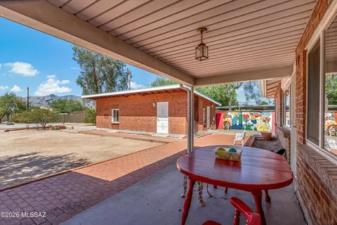 Exterior - 2107 E Lind Rd, Tucson, AZ 85719 photo 7 of 8