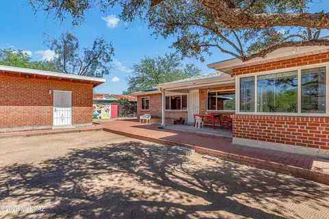 2107 E Lind Rd, Tucson, AZ 85719