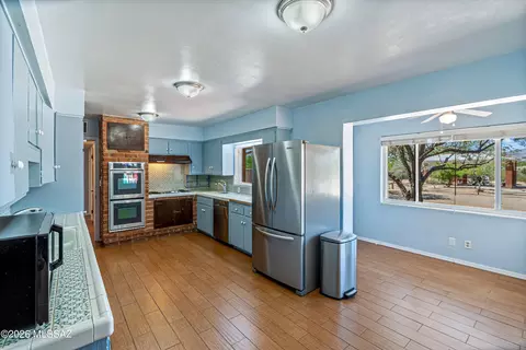 Kitchen - 2107 E Lind Rd, Tucson, AZ 85719 photo 1 of 5