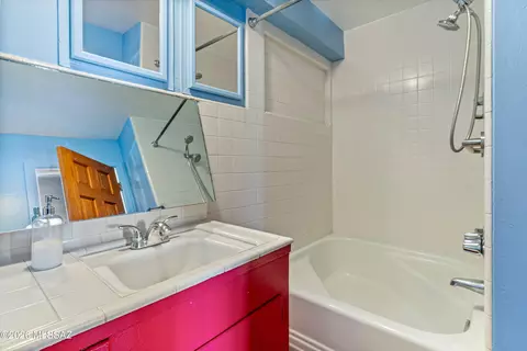 Bath - 2107 E Lind Rd, Tucson, AZ 85719 photo 2 of 6