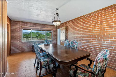 Dining - 2107 E Lind Rd, Tucson, AZ 85719 photo 2 of 2