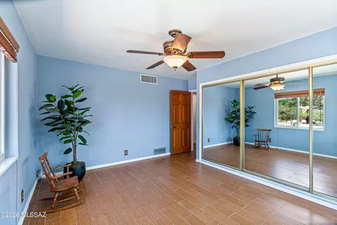 Bedroom - 2107 E Lind Rd, Tucson, AZ 85719 photo 5 of 6