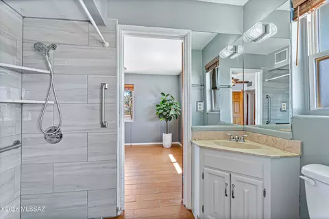 Bath - 2107 E Lind Rd, Tucson, AZ 85719 photo 3 of 6