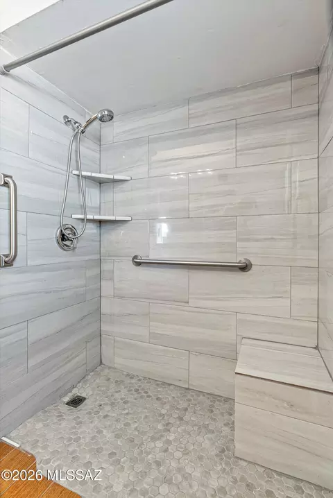 Bath - 2107 E Lind Rd, Tucson, AZ 85719 photo 5 of 6