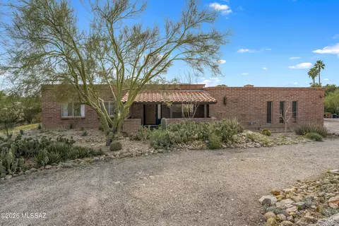 3951 N Four Winds Dr, Tucson, AZ 85750