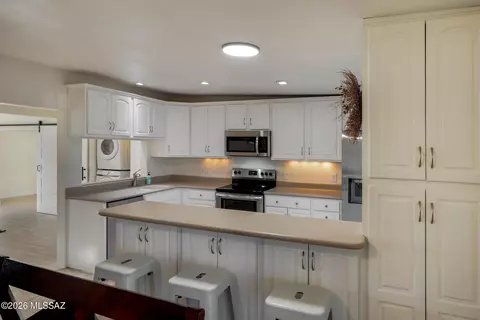 Kitchen - 9529 E Harrison Cir, Tucson, AZ 85748 photo 1 of 7
