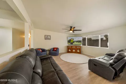 Living - 9529 E Harrison Cir, Tucson, AZ 85748 photo 1 of 2