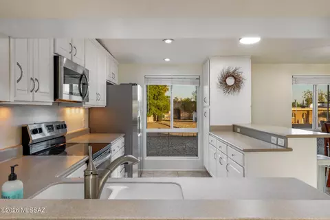 Kitchen - 9529 E Harrison Cir, Tucson, AZ 85748 photo 4 of 7