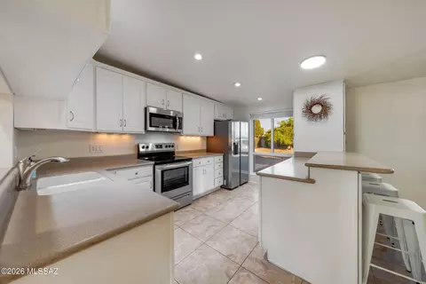 Kitchen - 9529 E Harrison Cir, Tucson, AZ 85748 photo 3 of 7