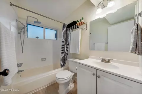 Bath - 9529 E Harrison Cir, Tucson, AZ 85748 photo 1 of 2