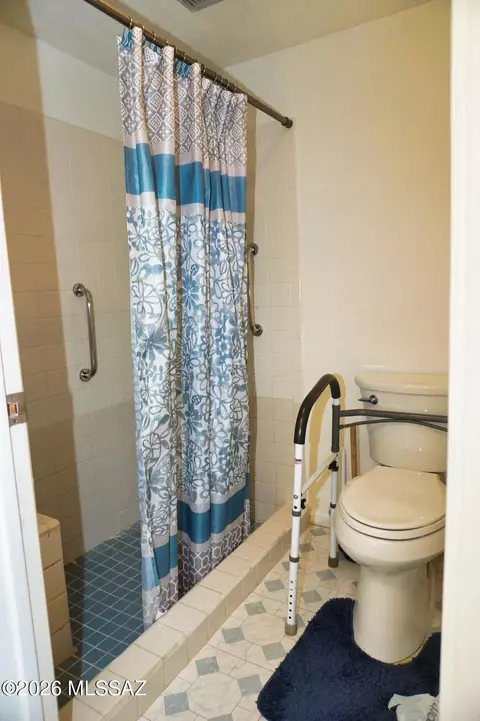 Bath - 1016 E Mescal Dr, Pearce, AZ 85625 photo 2 of 4