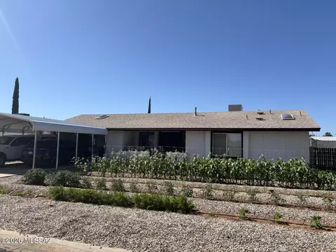 1016 E Mescal Dr, Pearce, AZ 85625