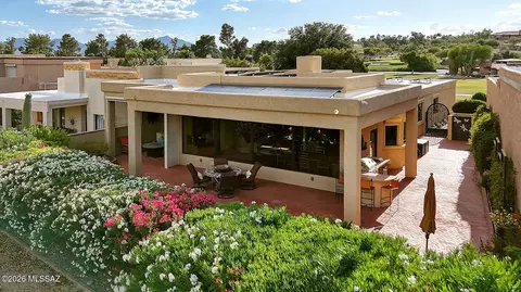 8424 N Lee Trevino Dr, Tucson, AZ 85742