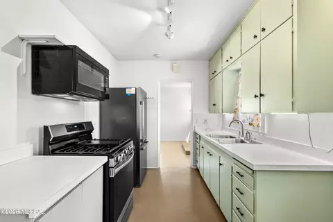 Kitchen - 1610 E Hampton St, Tucson, AZ 85719 photo 2 of 4