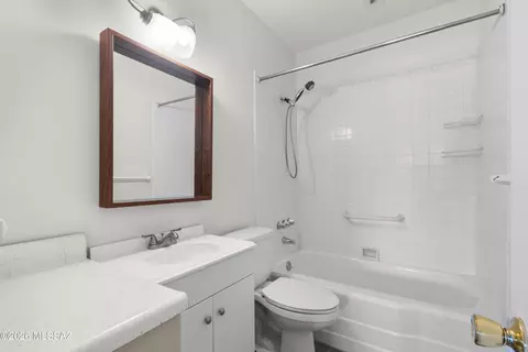 Bath - 1610 E Hampton St, Tucson, AZ 85719 photo 1 of 1