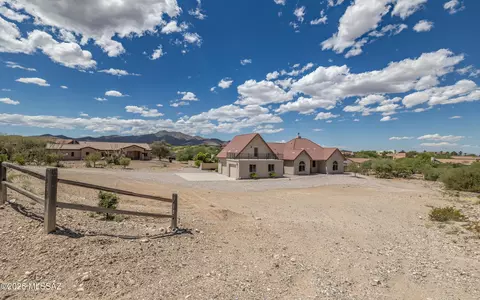 241 N Suntan Dr, Vail, AZ 85641