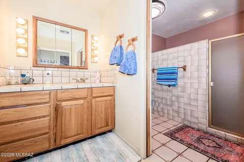 Bath - 11370 Edison St, Tucson, AZ 85749 photo 1 of 2