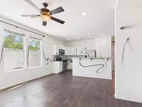 Living - 7954 E Senate St, Tucson, AZ 85730 photo 4 of 5