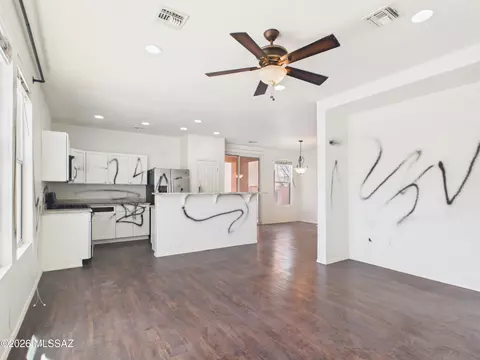Living - 7954 E Senate St, Tucson, AZ 85730 photo 5 of 5