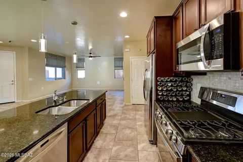 Kitchen - 13991 E Cheavront Loop, Vail, AZ 85641 photo 3 of 4