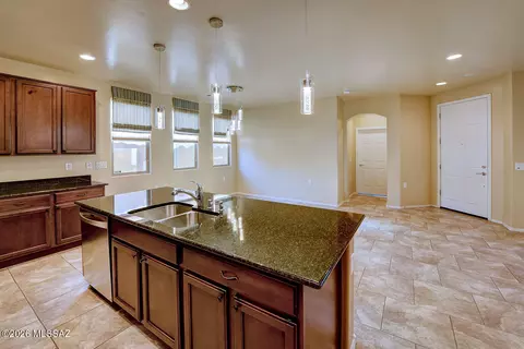 Kitchen - 13991 E Cheavront Loop, Vail, AZ 85641 photo 2 of 4