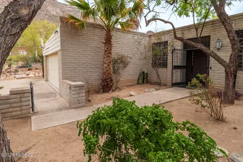 Exterior - 4601 E Coronado Dr, Tucson, AZ 85718 photo 4 of 11