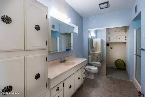 Bath - 4601 E Coronado Dr, Tucson, AZ 85718 photo 1 of 3