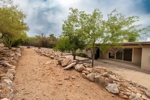Exterior - 4601 E Coronado Dr, Tucson, AZ 85718 photo 10 of 11
