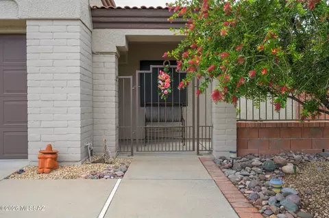 312 N Royal Bell Dr, Green Valley, AZ 85614