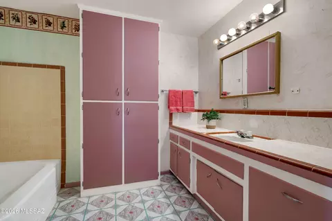 6077 E 20th St, Tucson, AZ 85711